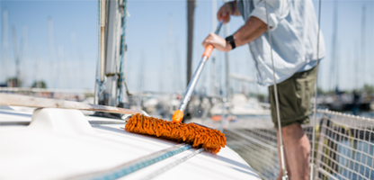 Polyester boot schoonmaken